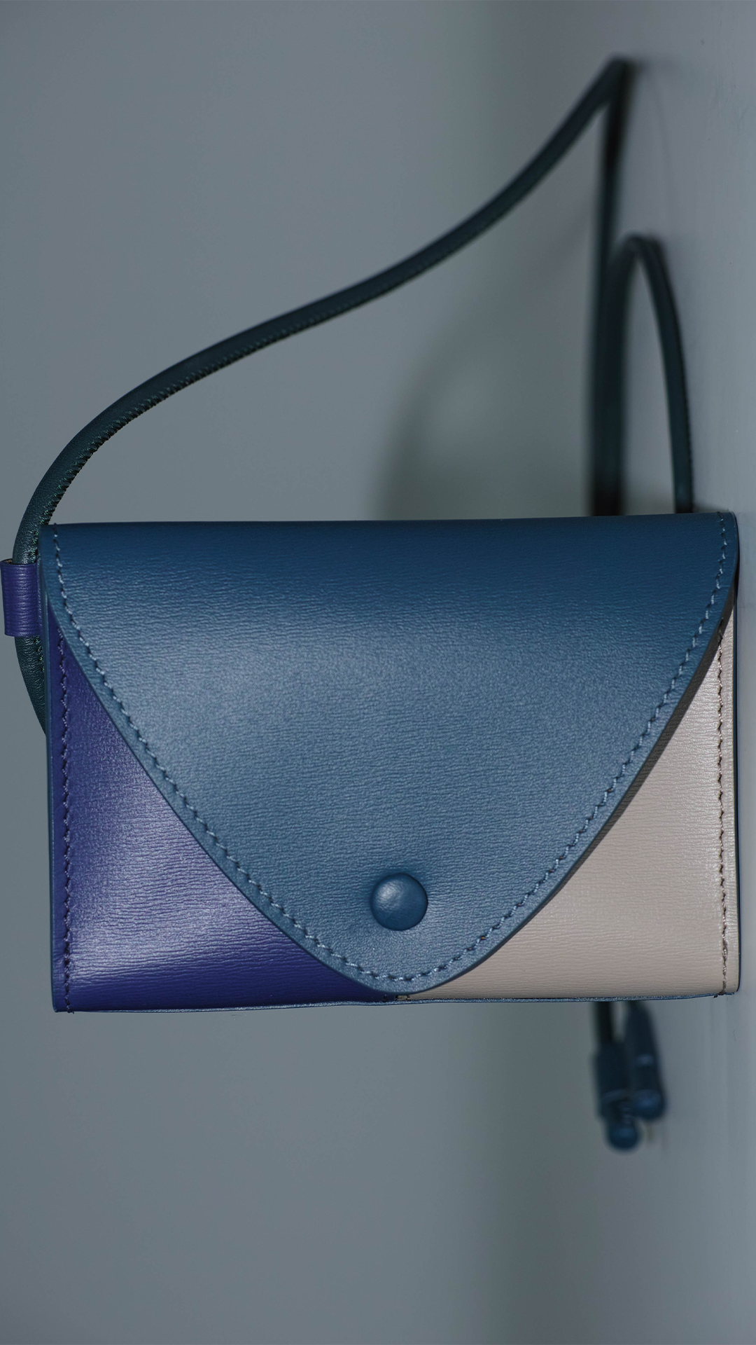 /en-id/collections/envelop-edo