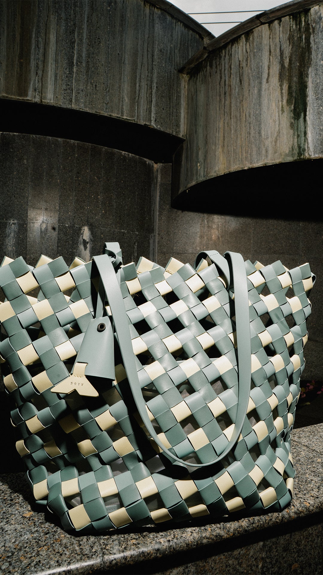 /collections/woven-handbags